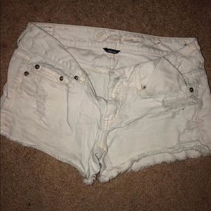 american eagle white jean shorts